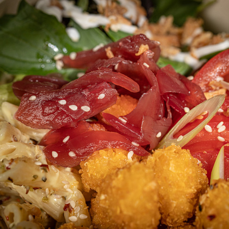 Oignon rouge mariné et salade aux pommes