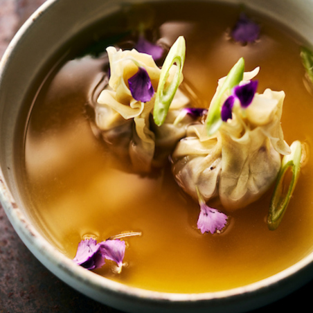 Duiven bouillon met wonton van gekonfijte duif